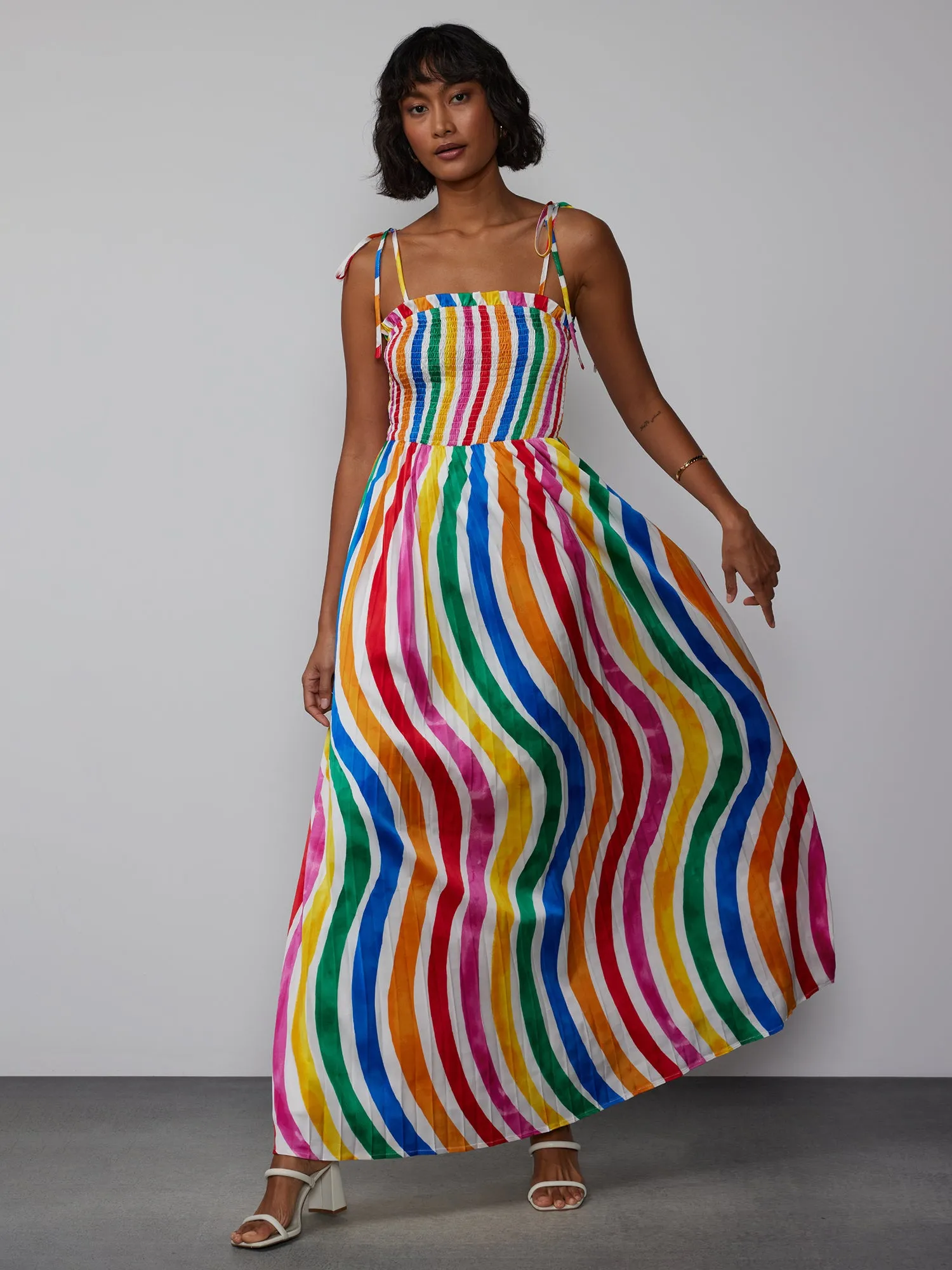 Sleeveless Wave Smocked Maxi Dress