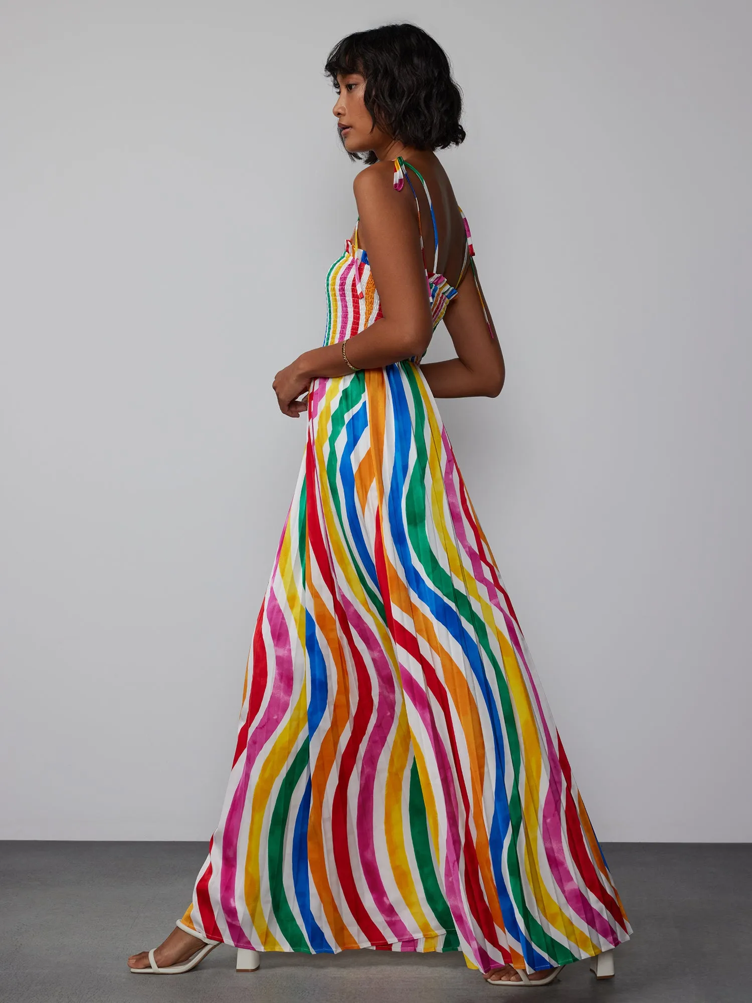 Sleeveless Wave Smocked Maxi Dress